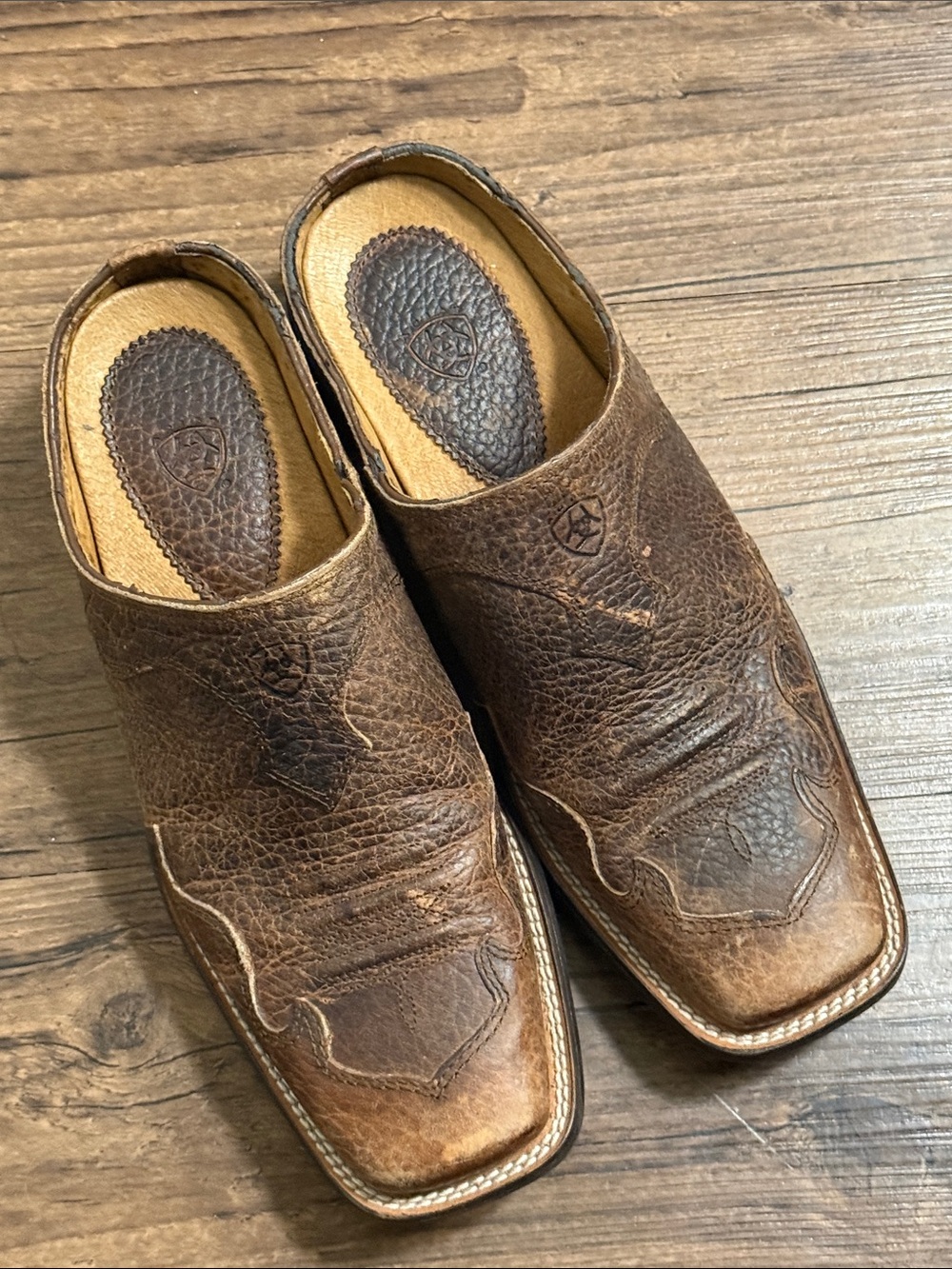 Ariat Distressed Brown Leather Slip-On Mules🔥